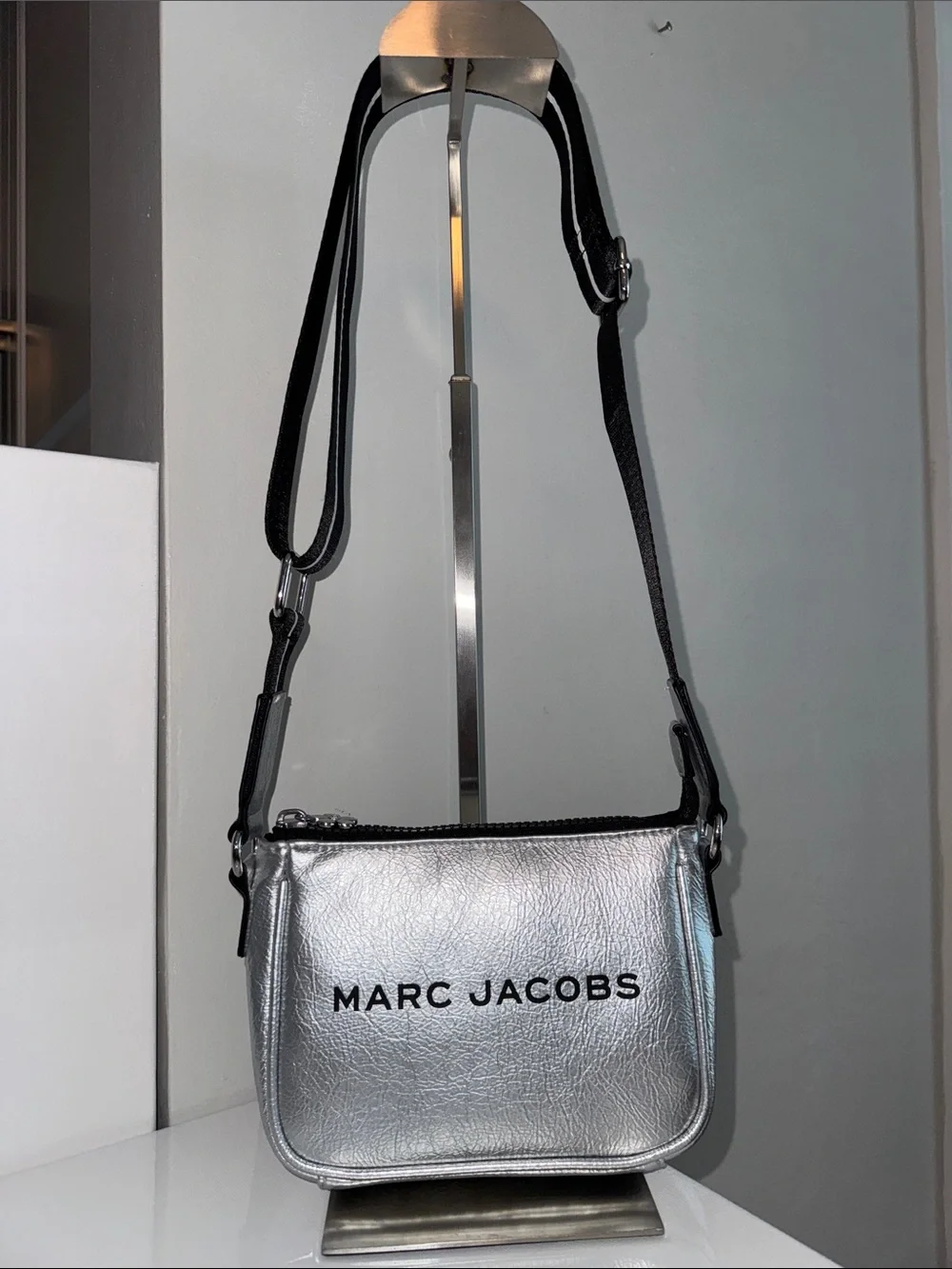 Marc Jacobs Logo Crossbody Bag - Picture 1 of 9